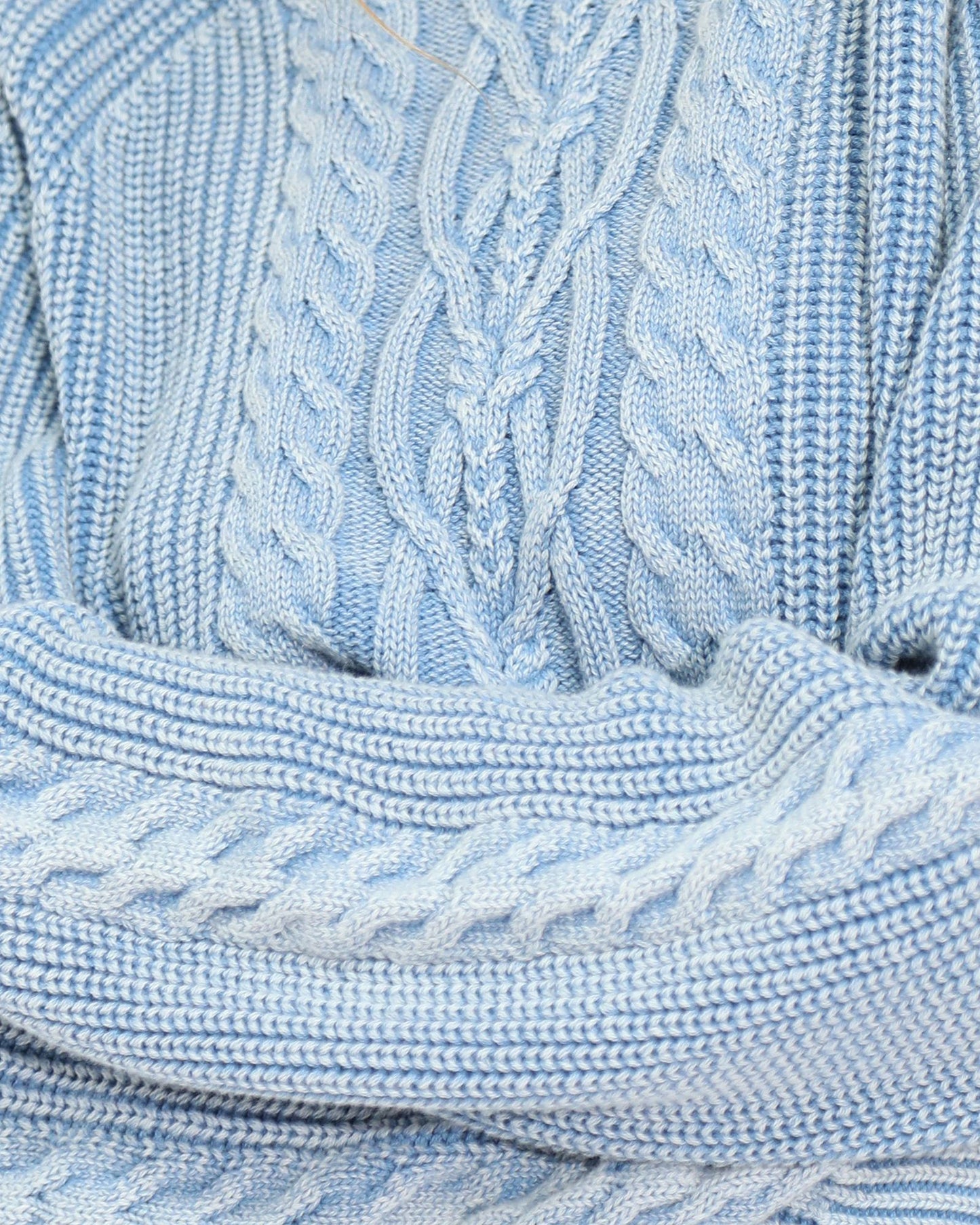 Cable knit sweater detailed view lght blue