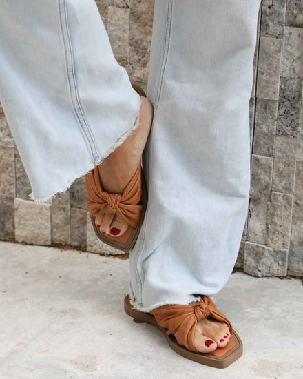 You & I Knot Detail Leather Slides - Caramel