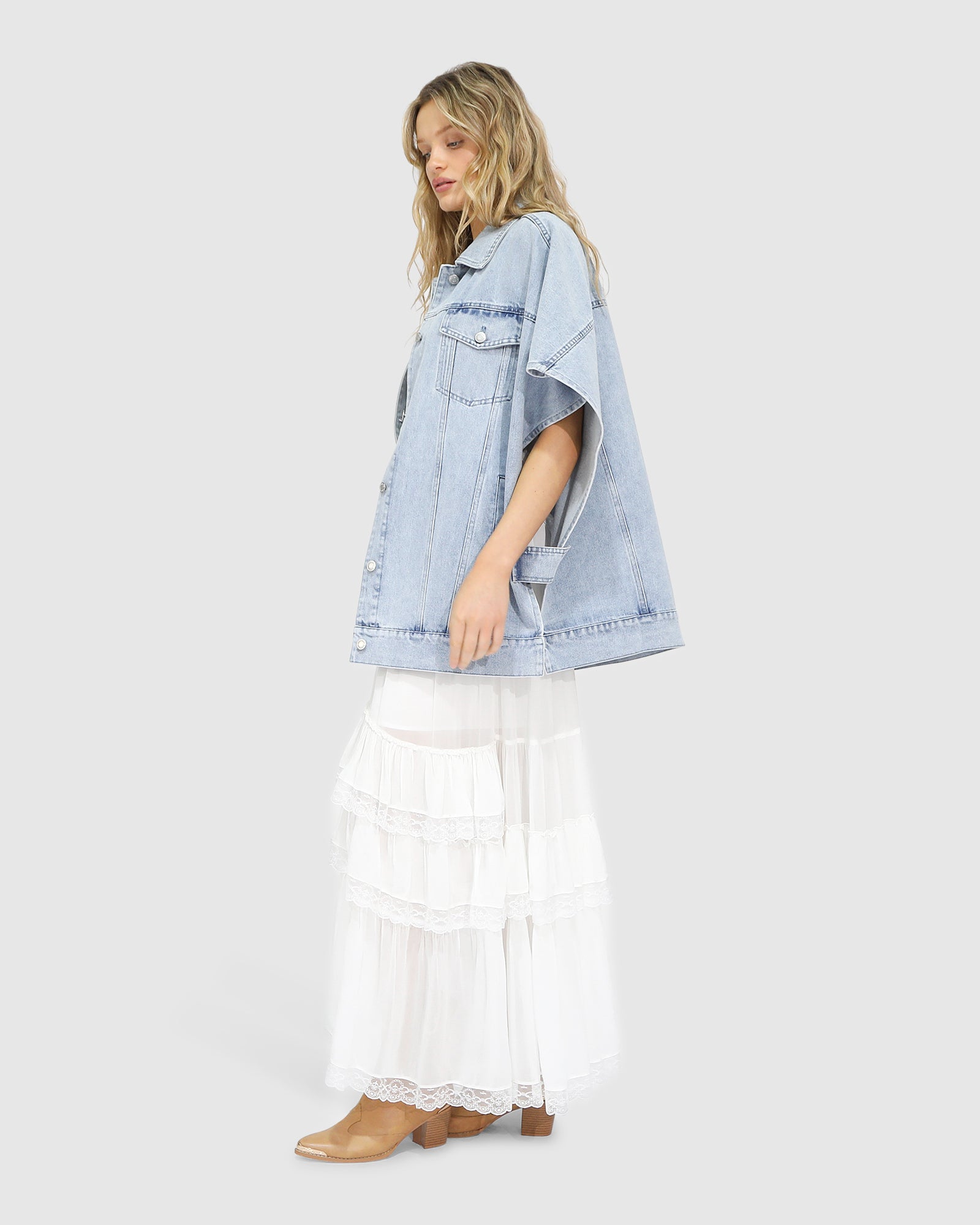 Belle & Bloom California Soul Oversized Denim Vest stonewash – oversized denim vest side profile
