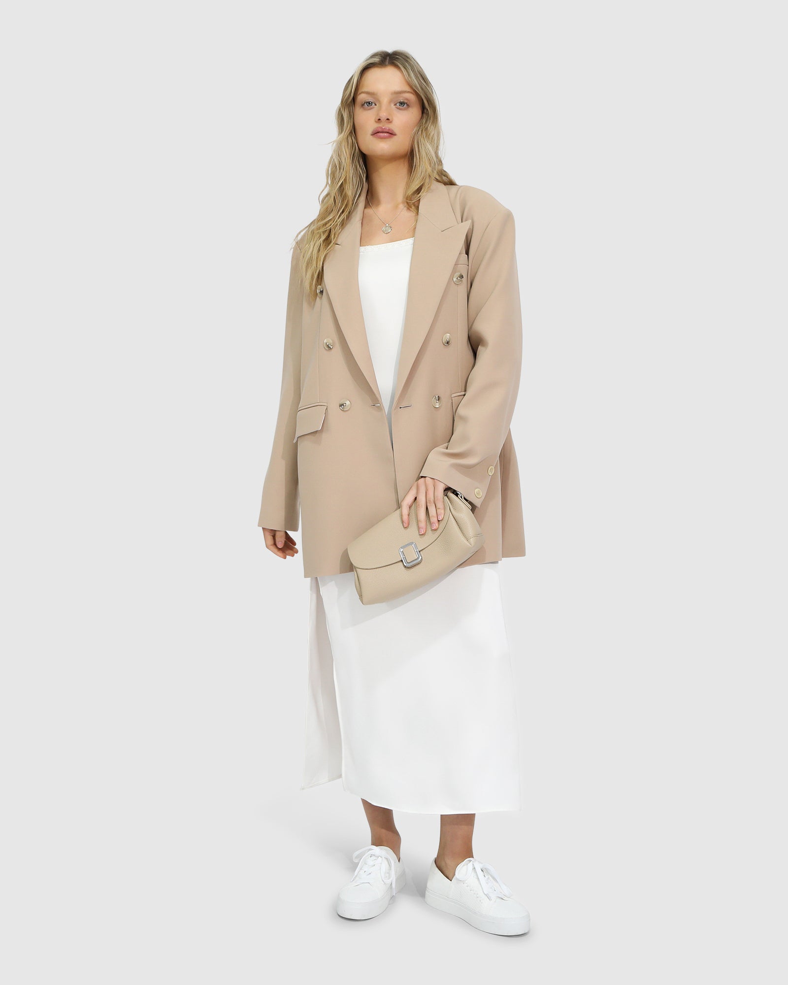 Belle & Bloom Found in the Wild Blazer camel – women’s outfit styled with blazer