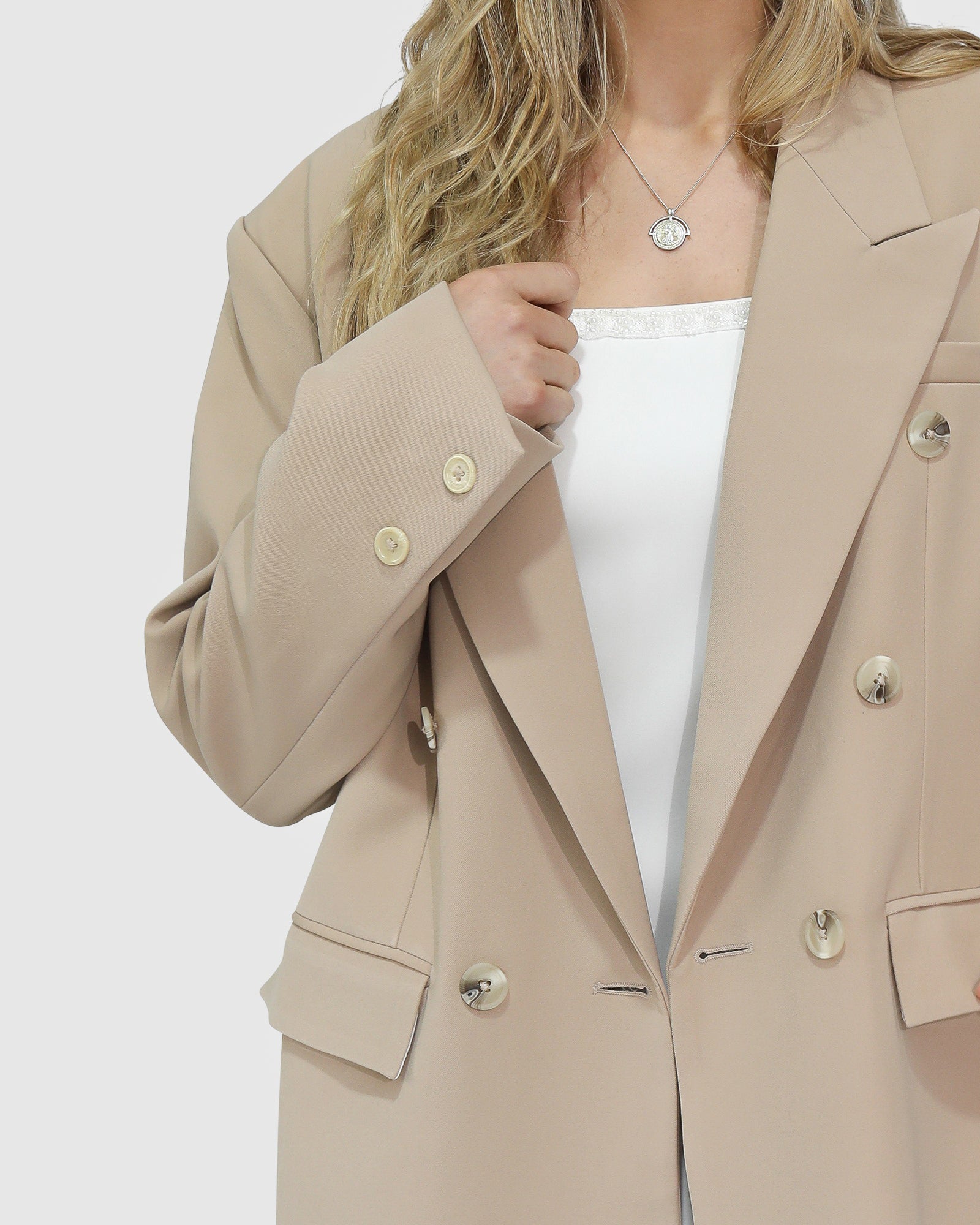 Belle & Bloom Found in the Wild Blazer camel – fabric and tailoring detail