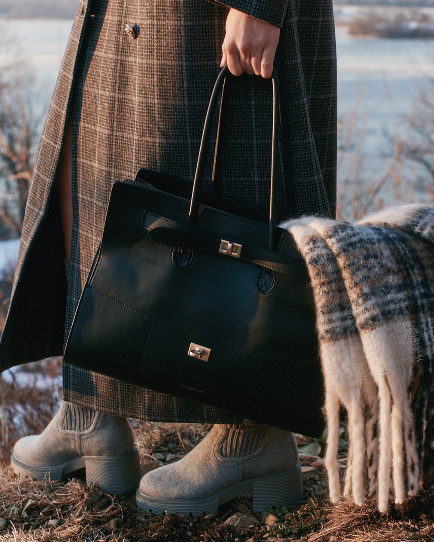In The City Leather Shoulder Bag - Black