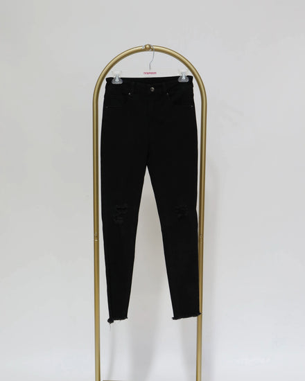 Skinny Jeans with Frayed Hem - Black