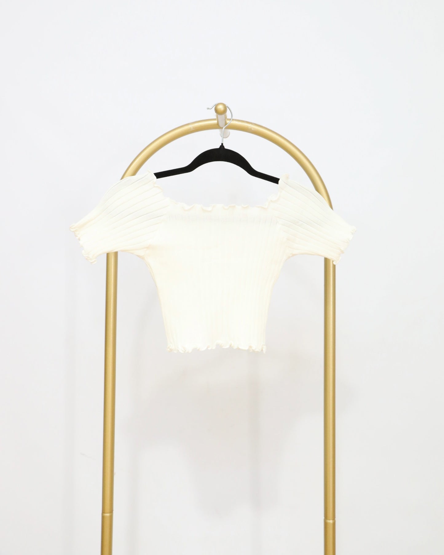 Ribbed Lettuce Hem Off-Shoulder Knit Top – Ivory