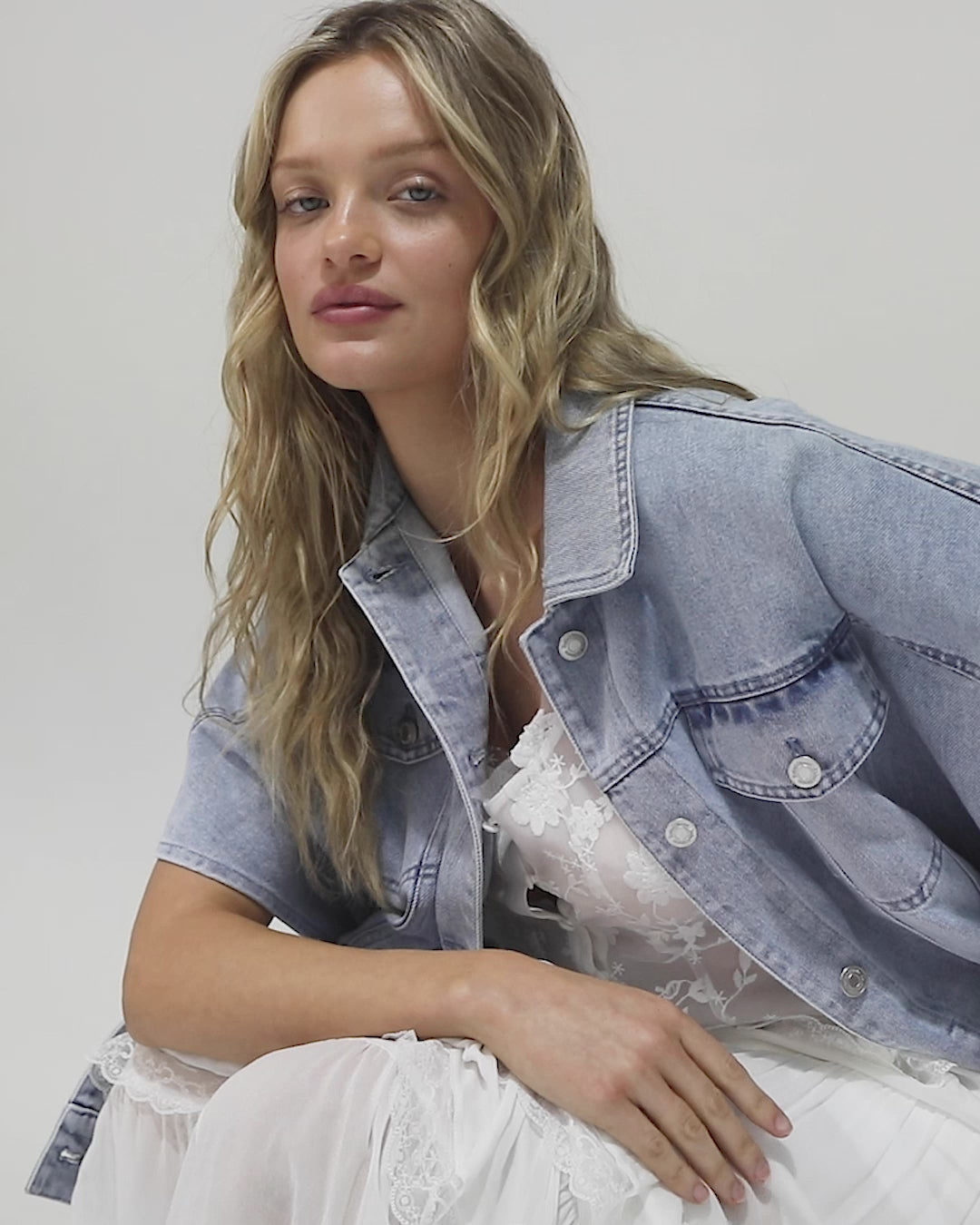 Belle & Bloom California Soul Oversized Denim Vest stonewash – stitching and fabric detail